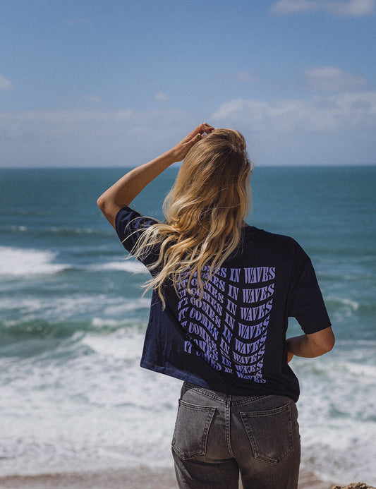 It comes in waves t-shirt XS Night Blue (laatste stuk)